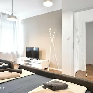 Downtown / Free Parking Apartament